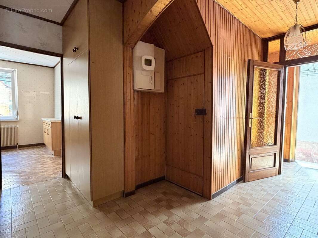 Entrée avec accès au sous-sol - Maison à SCHILTIGHEIM