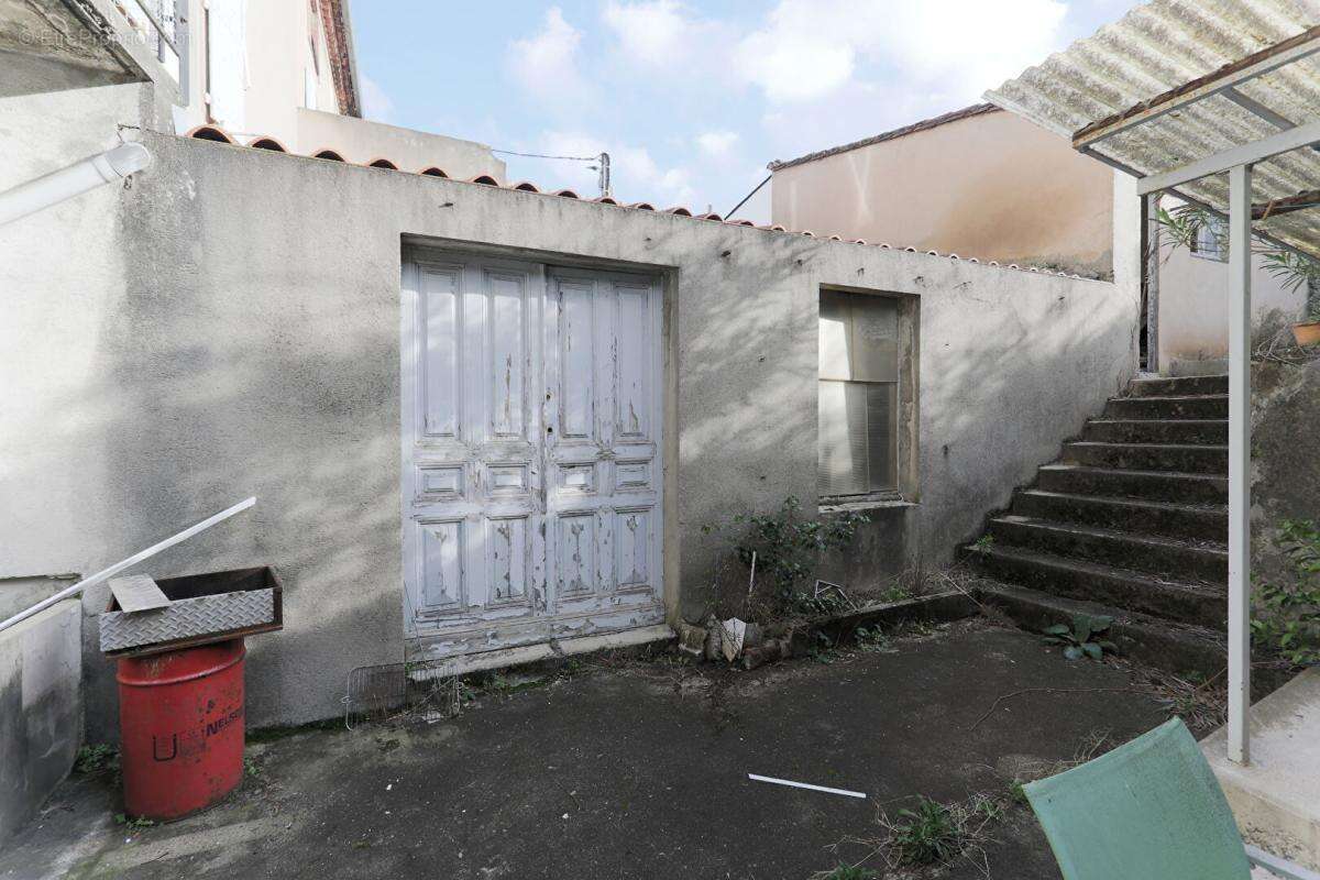 IMMEUBLE 600 m2  avec 6 appartements, un garage, un  jardinet et  3 dépendances  MAZAMET - photo 17
