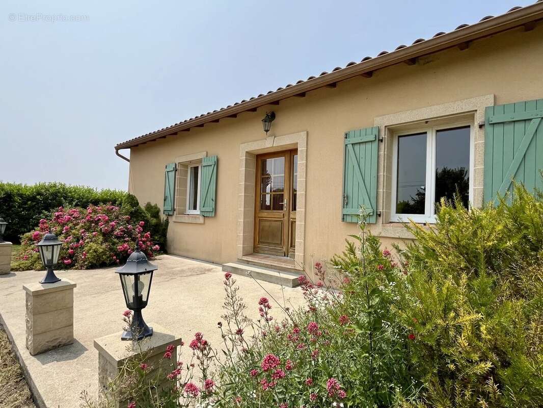 Maison à LES ESSARDS