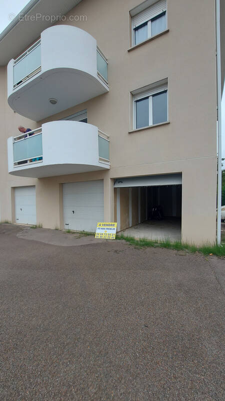 Parking à SAINTE-MARIE