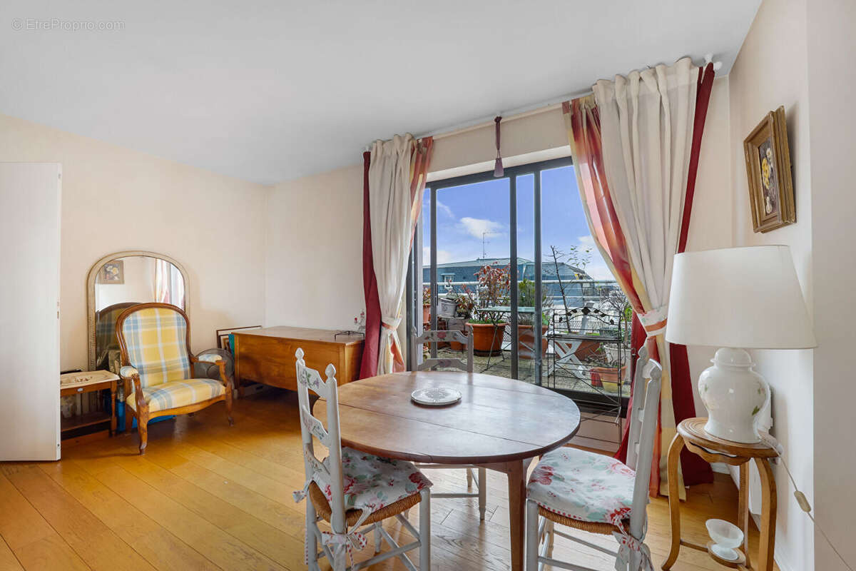 Appartement à LA GARENNE-COLOMBES