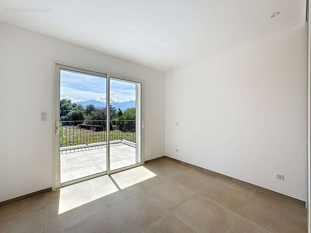 Appartement Neuf Grand T3 à Ghisonaccia - photo 13
