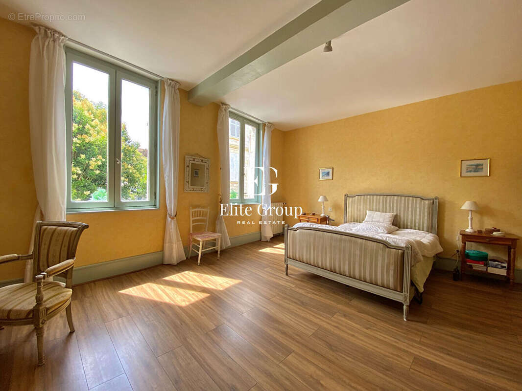 Maison à BARBEZIEUX-SAINT-HILAIRE