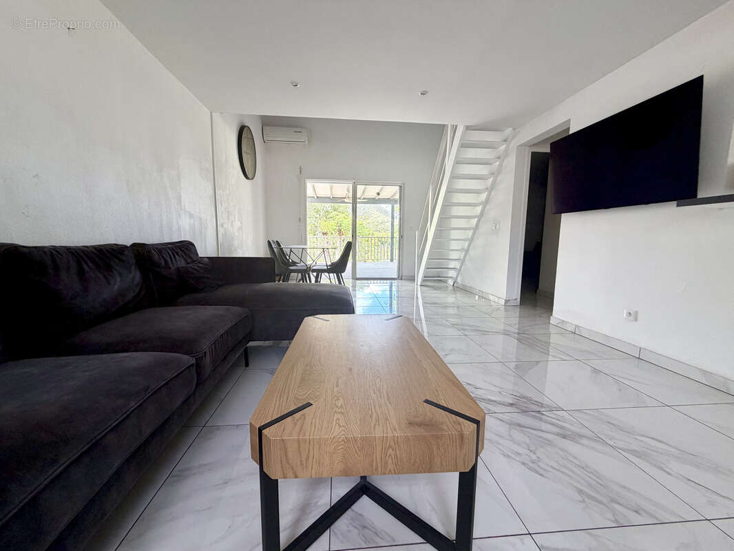 Hauteurs de la Baie Orientale — Maison T4 avec grande terrasse en résidence sécurisée - photo 7