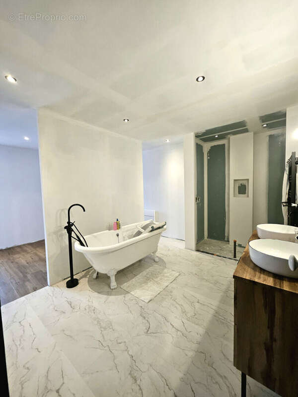 Maison à BAZOUGES-LA-PEROUSE