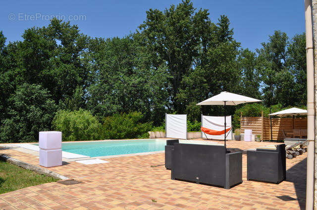 Maison à SAINTE-COLOMBE-EN-BRUILHOIS