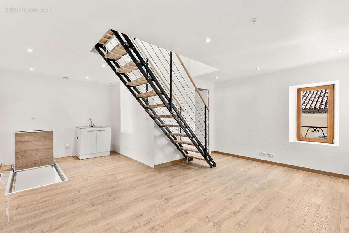 Superbe appartement rénové au coeur du village - photo 2