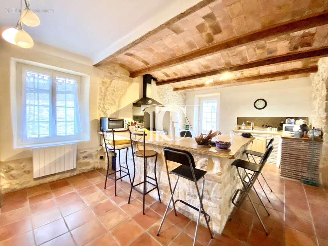 Sud barjac, maison de village de caractere, 178m2, 3 chambres, piscine, jardin 960m2 - photo 6