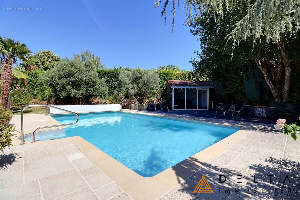 Maison 185 m² sur terrain de 1502 m² avec piscine - photo 4