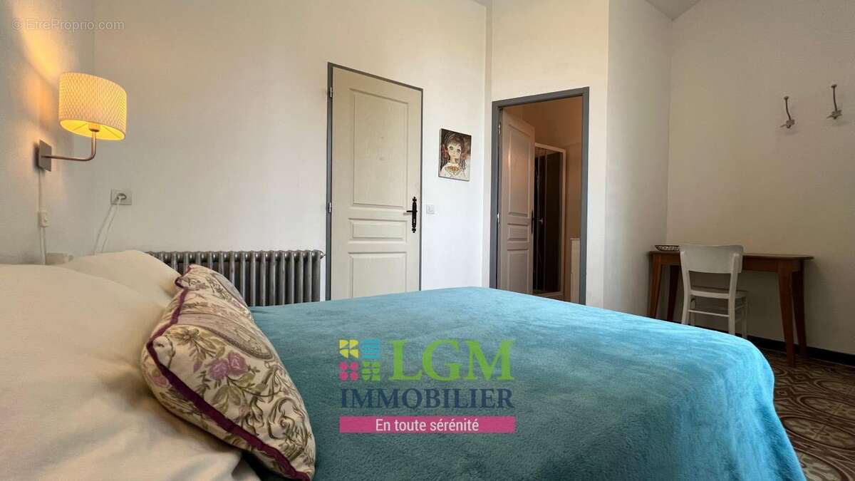 Maison à SAINT-JULIEN-LES-ROSIERS