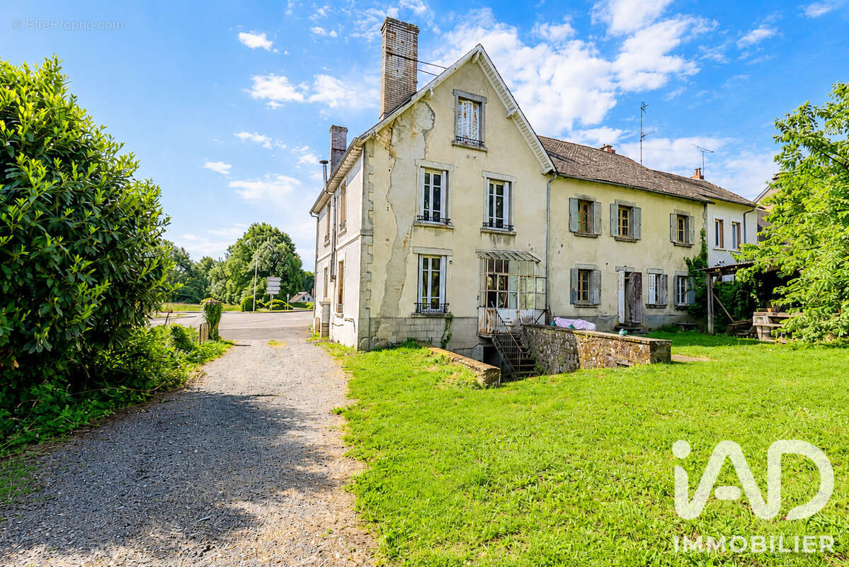 Maison 266 m² à Neuvic  - photo 2