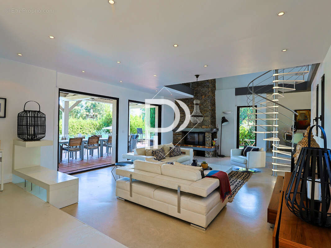 Maison à PLAN-DE-LA-TOUR