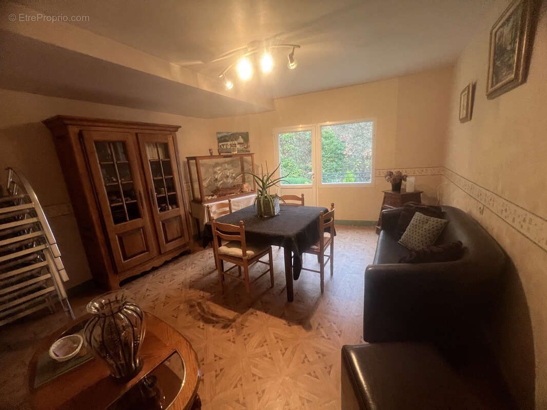 Commerce à JUGON-LES-LACS