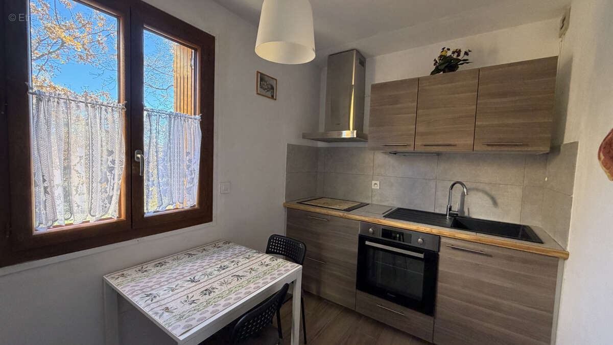 Appartement à GREOUX-LES-BAINS