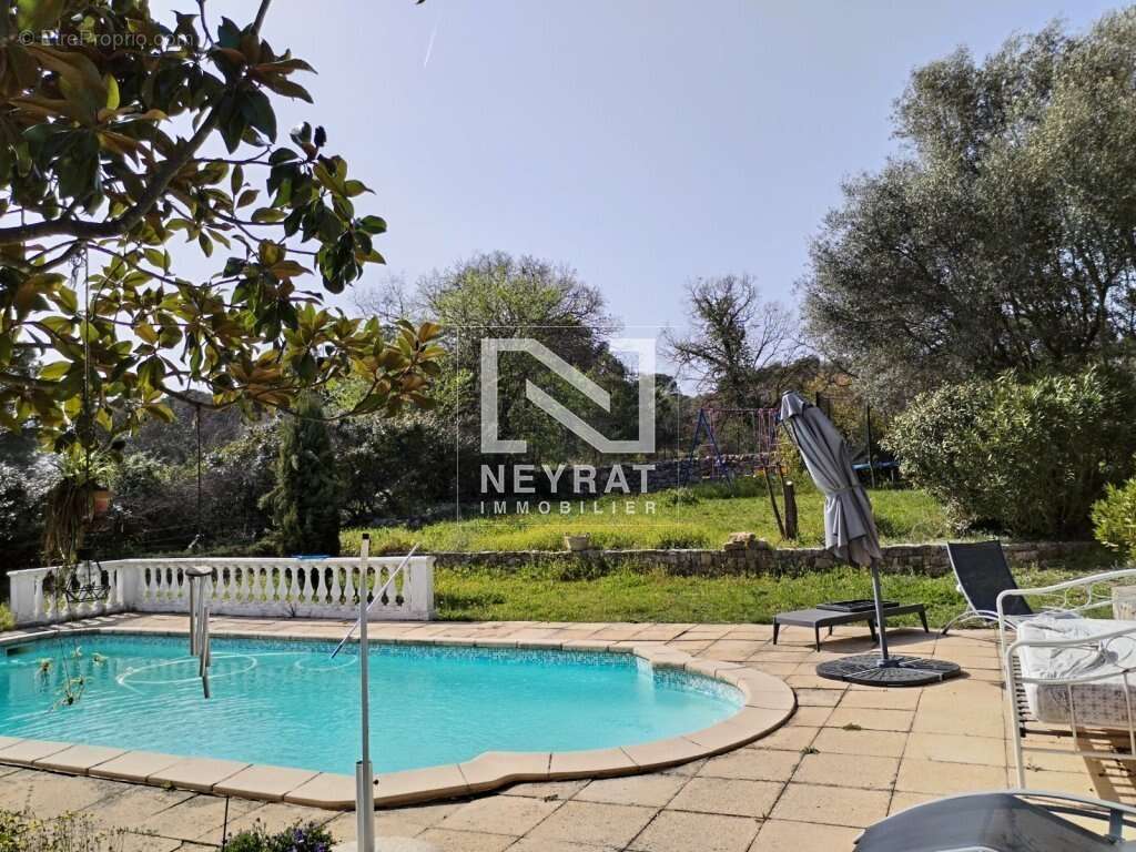 Mas en pierre a fayence var - magnifique jardin 3500m²  avec piscine - bassin et forage - photo 7