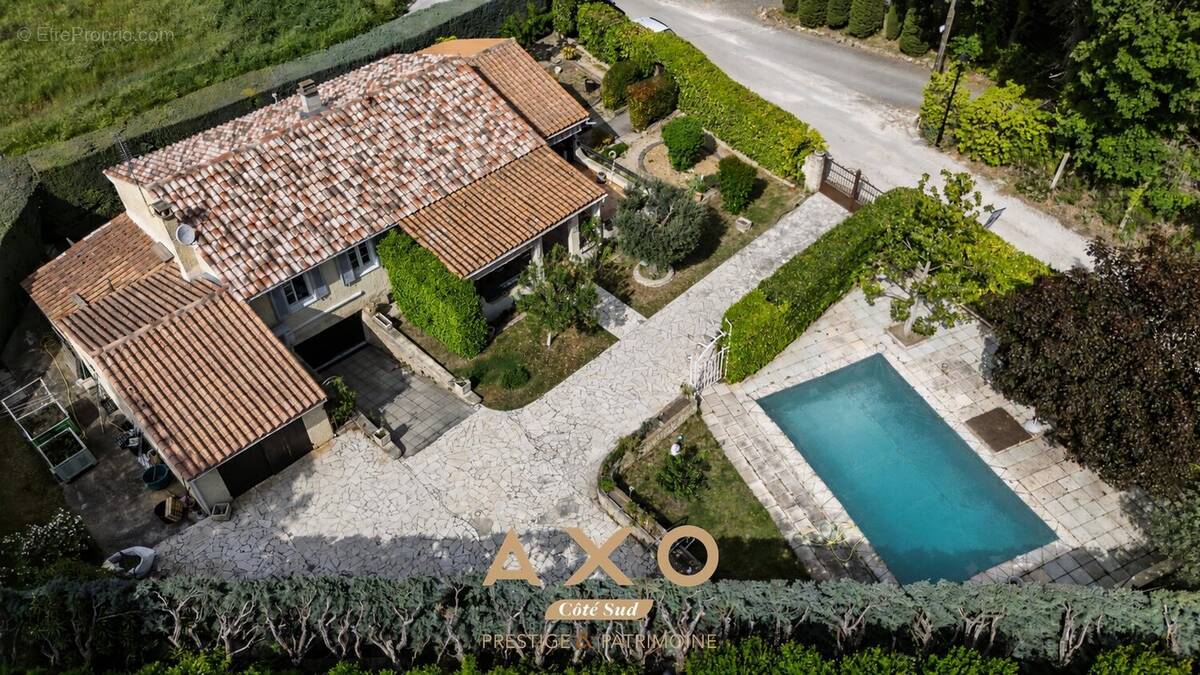 Maison à MAUBEC