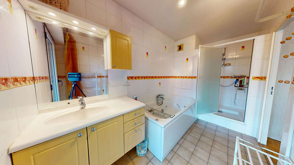 Appartement à PARIS-19E