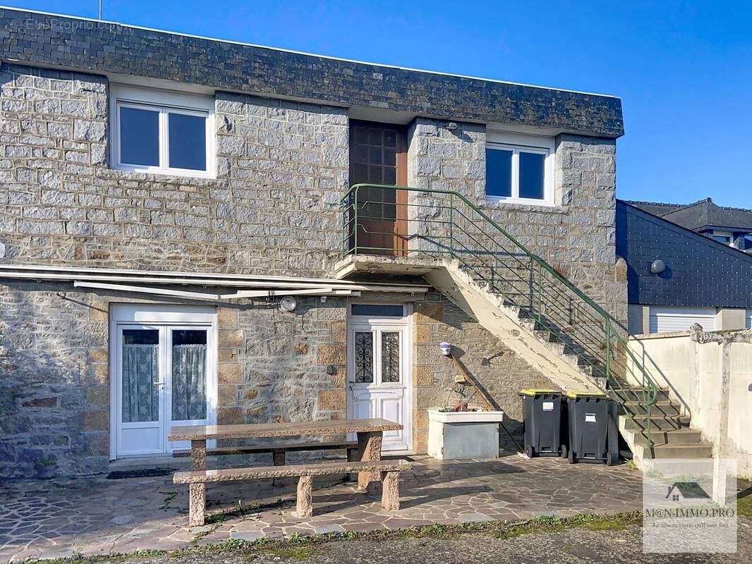 Maison à MONTOURS