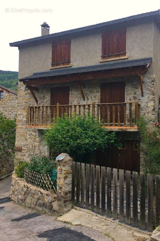 Maison à AYGUATEBIA-TALAU