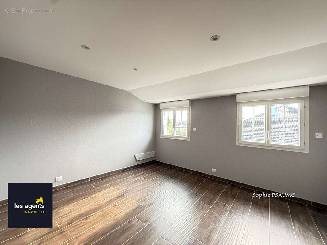 Maison à NEUFCHATEAU