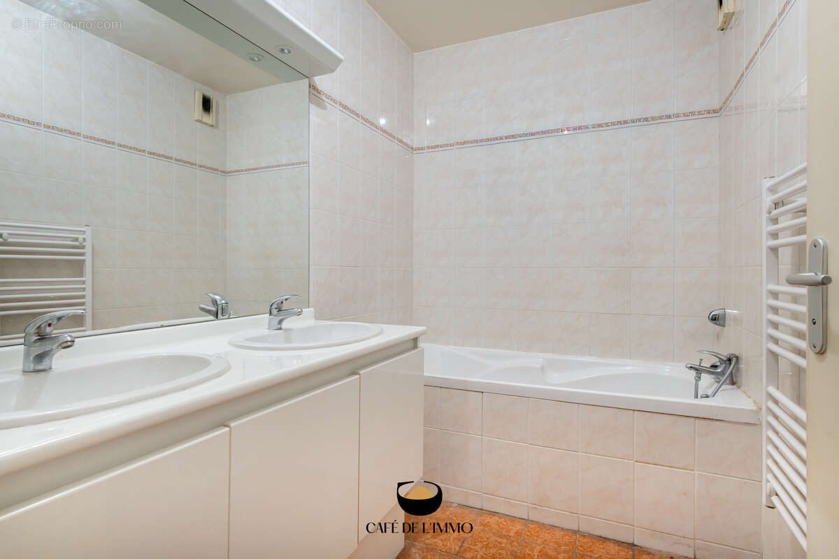 Appartement à MARSEILLE-4E