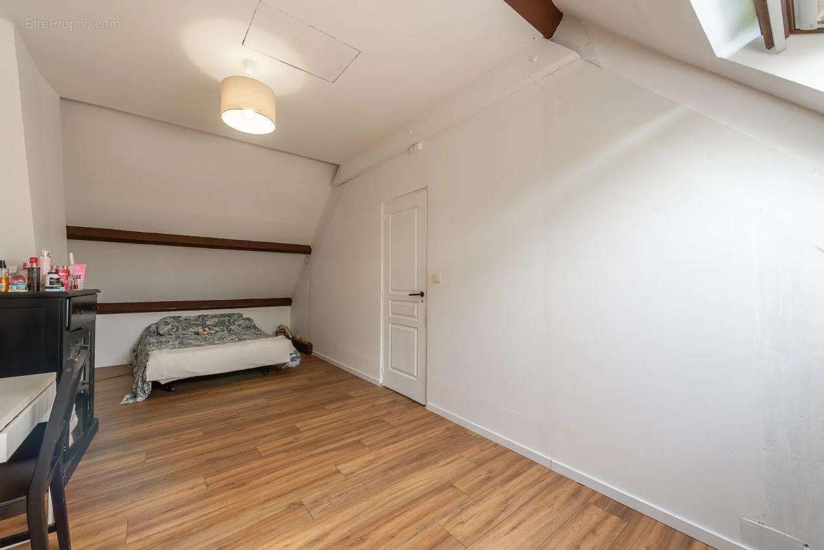 Maison de 7 pièces de 187 m² à Dammartin-en-Goële - photo 9