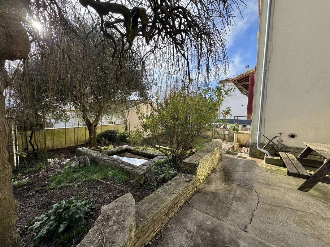 Maison à SAINTES