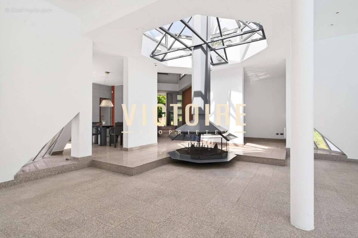 Maison 346 m² à Marseille-12e  - photo 3