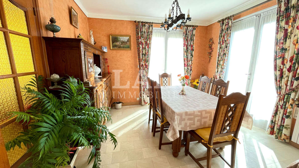 Maison à FRESNAY-SUR-SARTHE