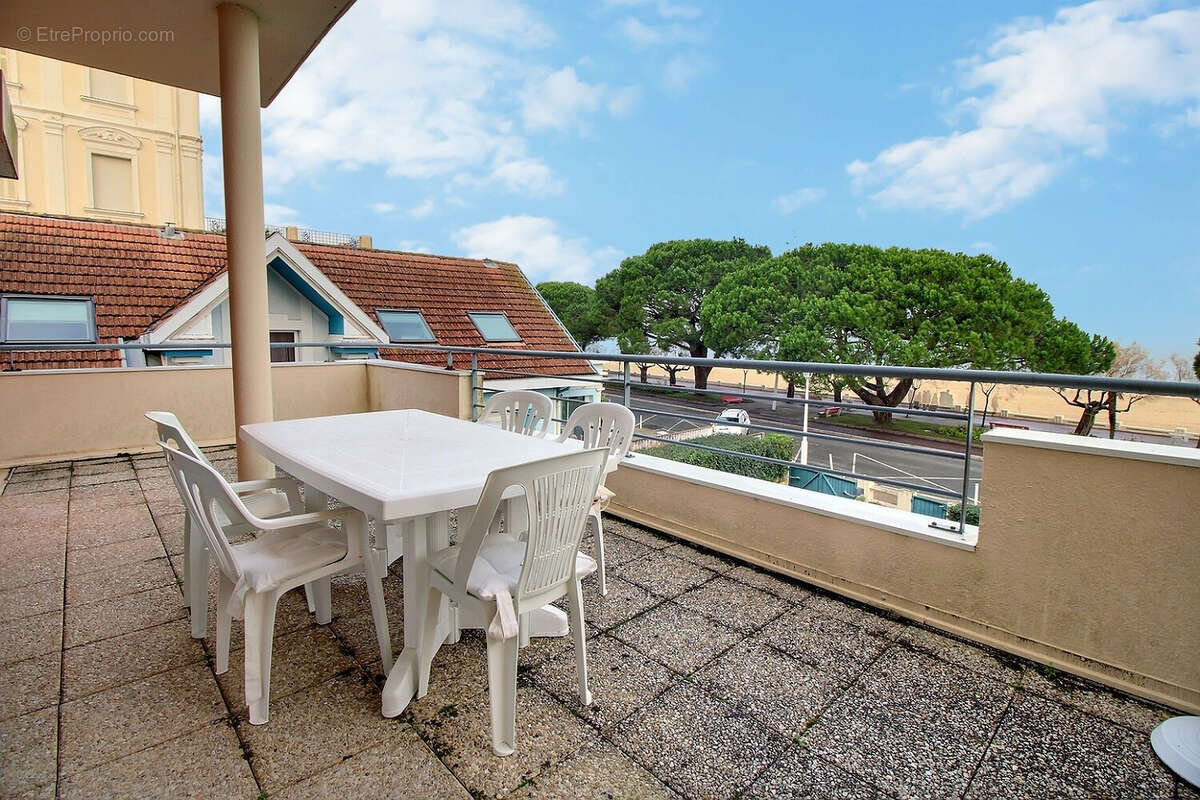 Premiere ligne centre ville appartement t4 accès direct à la plage - photo 2