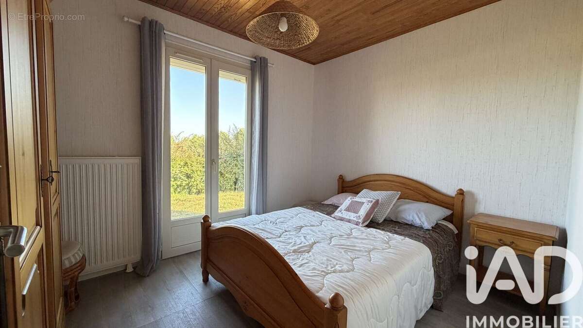 Maison 108 m² à Ambares-Et-Lagrave  - photo 7
