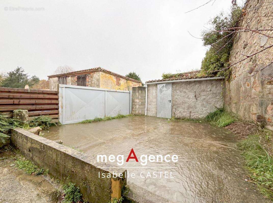 Maison à BEAULIEU-SOUS-LA-ROCHE