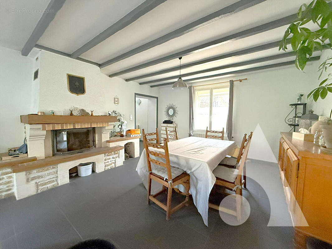 Maison à ESTREES-SAINT-DENIS