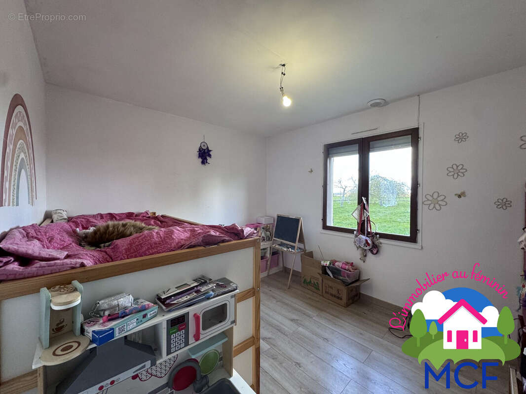 Chambre - Maison à BREVAL