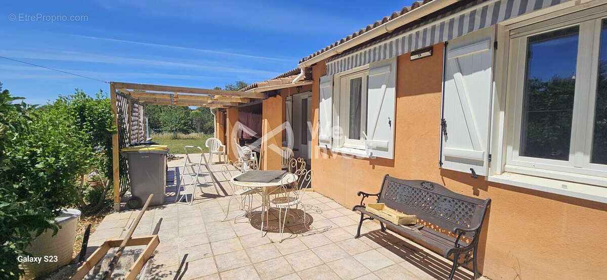 Maison 108 m² à Saint-Maximin-La-Sainte-Baume  - photo 2