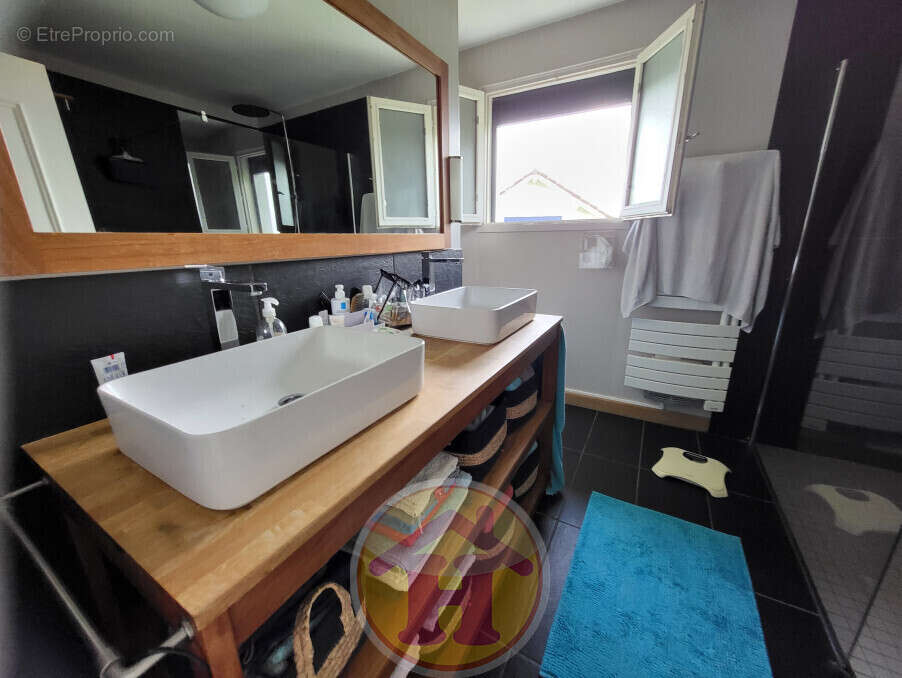 Maison à SAINT-VICTURNIEN