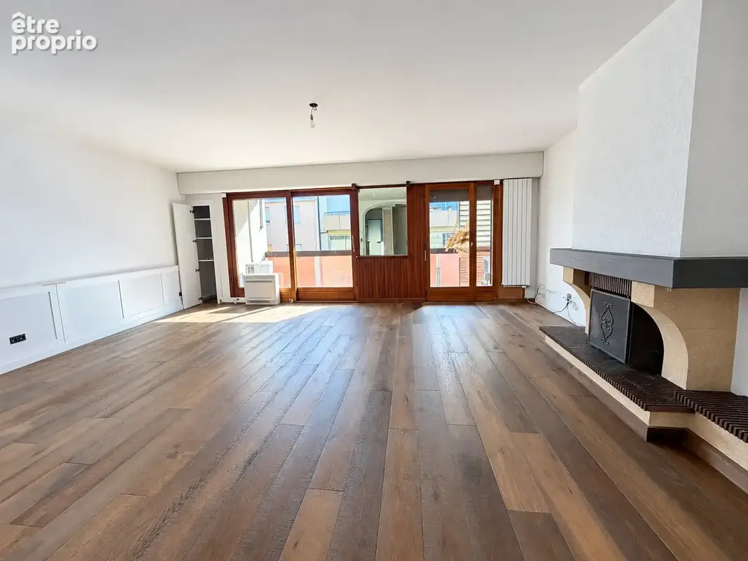 Annemasse centre-ville   appartement t3 -4  de 89 m2   dernier etage -   place de parking et garage - photo 1