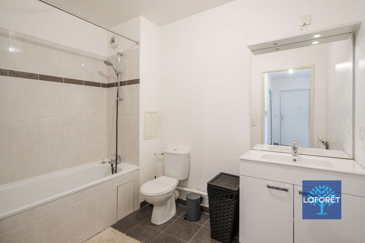 Appartement à LES PAVILLONS-SOUS-BOIS