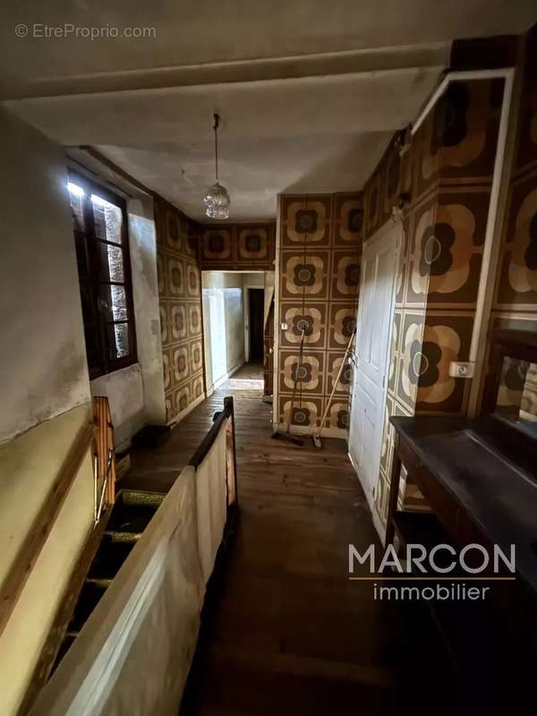 Maison à PEYRAT-LA-NONIERE