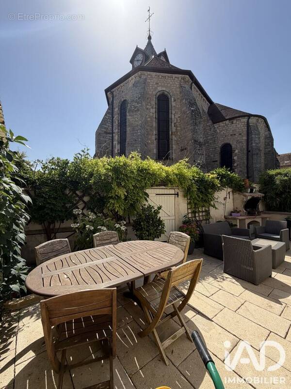 Photo 1 - Maison à VILLENEUVE-LA-GUYARD