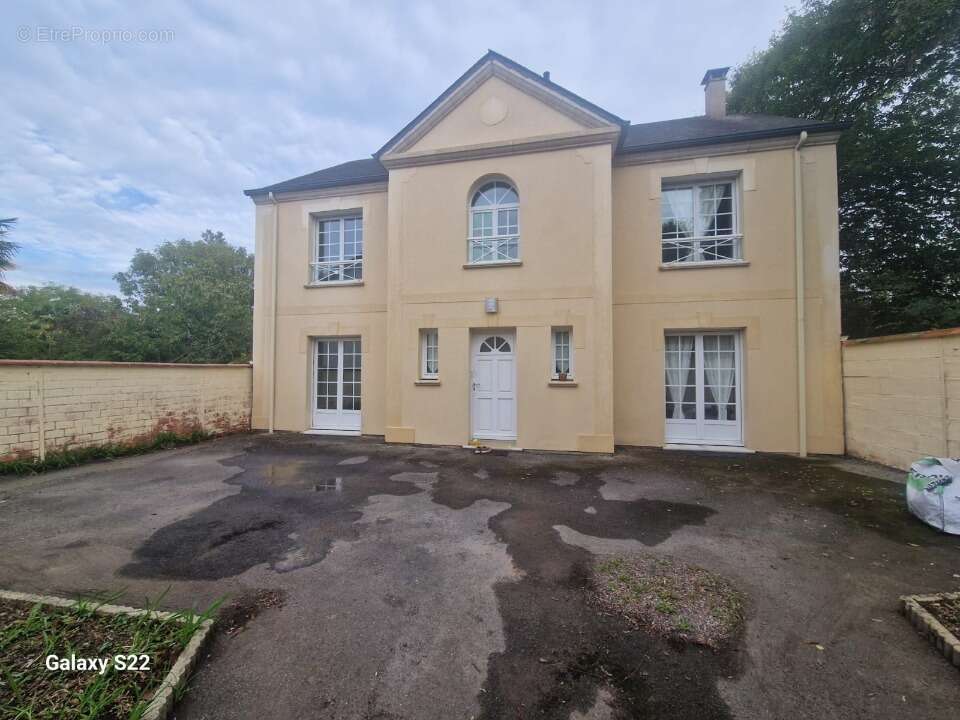 Terrain 611 m² à Gargenville  - photo 5