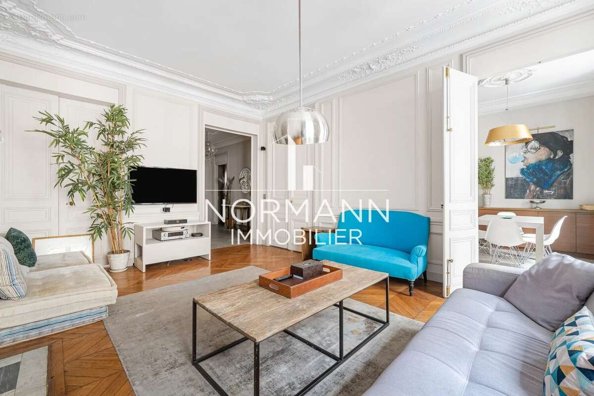 Appartement à PARIS-8E