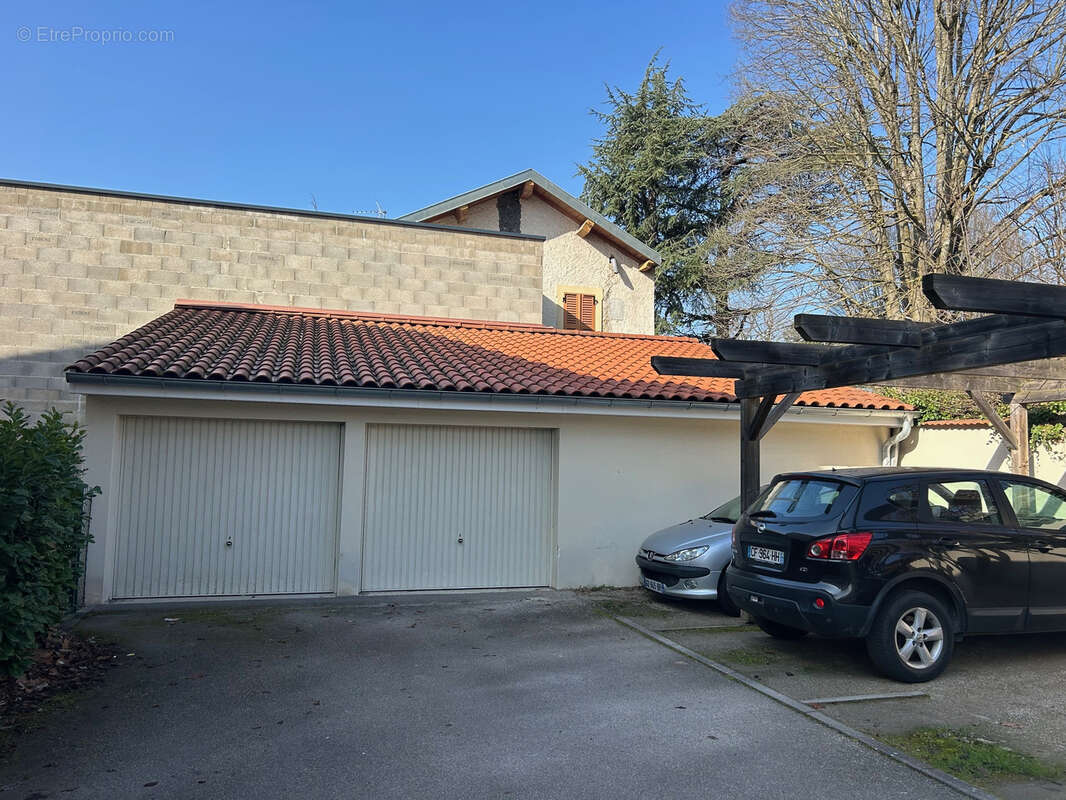 Appartement à CHARBONNIERES-LES-BAINS