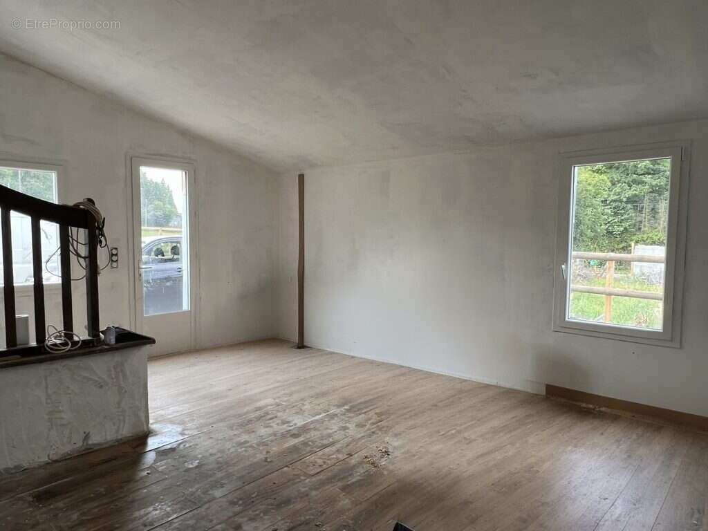 Maison à LA LANDE-DE-LOUGE