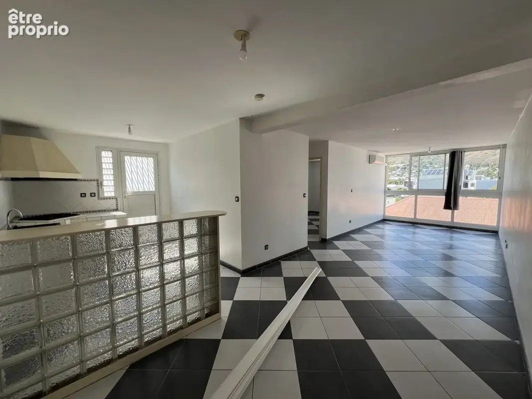 Appartement 56 m² à Saint-Paul  - photo 1