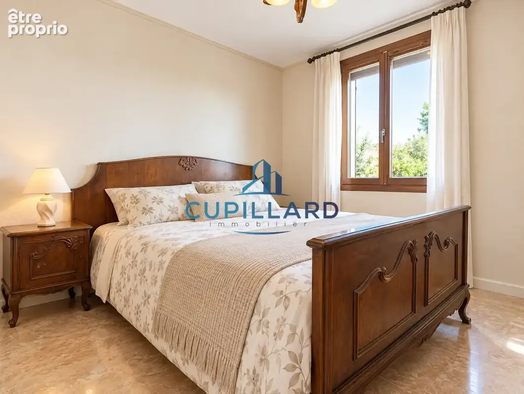Maison de plain-pied avec jardin, véranda et dépendances à Villerest 42300 - photo 7