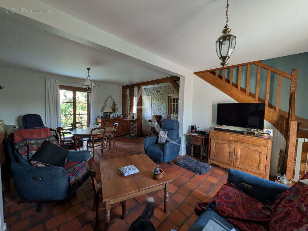 Maison à SAINT-SULPICE-DE-POMMERAY