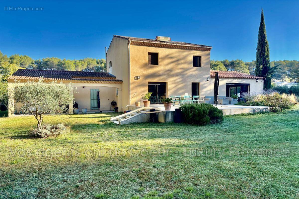 Maison à SIMIANE-COLLONGUE