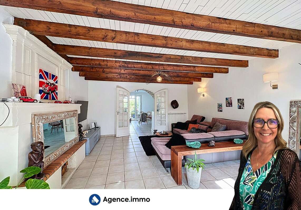 Maison 234 m² à Saint-Bonnet-Sur-Gironde  - photo 9