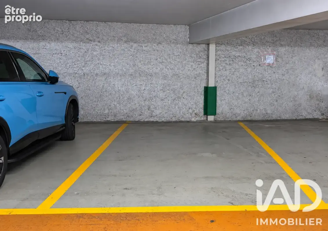 Photo 1 - Parking à PARIS-8E